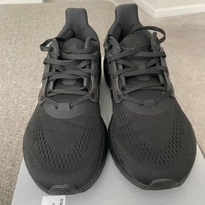 Like New Men’s adidas Pureboost 22 triple black shoes